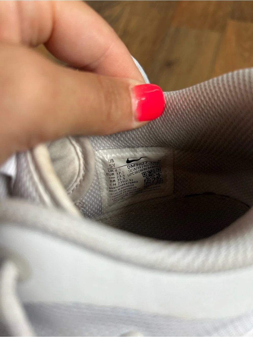 Nike Youth White Court / Volleyball shoes.